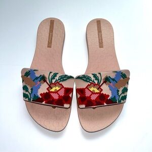 Ipanema Slip on Sandals Thongs Beige Floral Flip-flops Beach Vacation-wear‎ 38EU